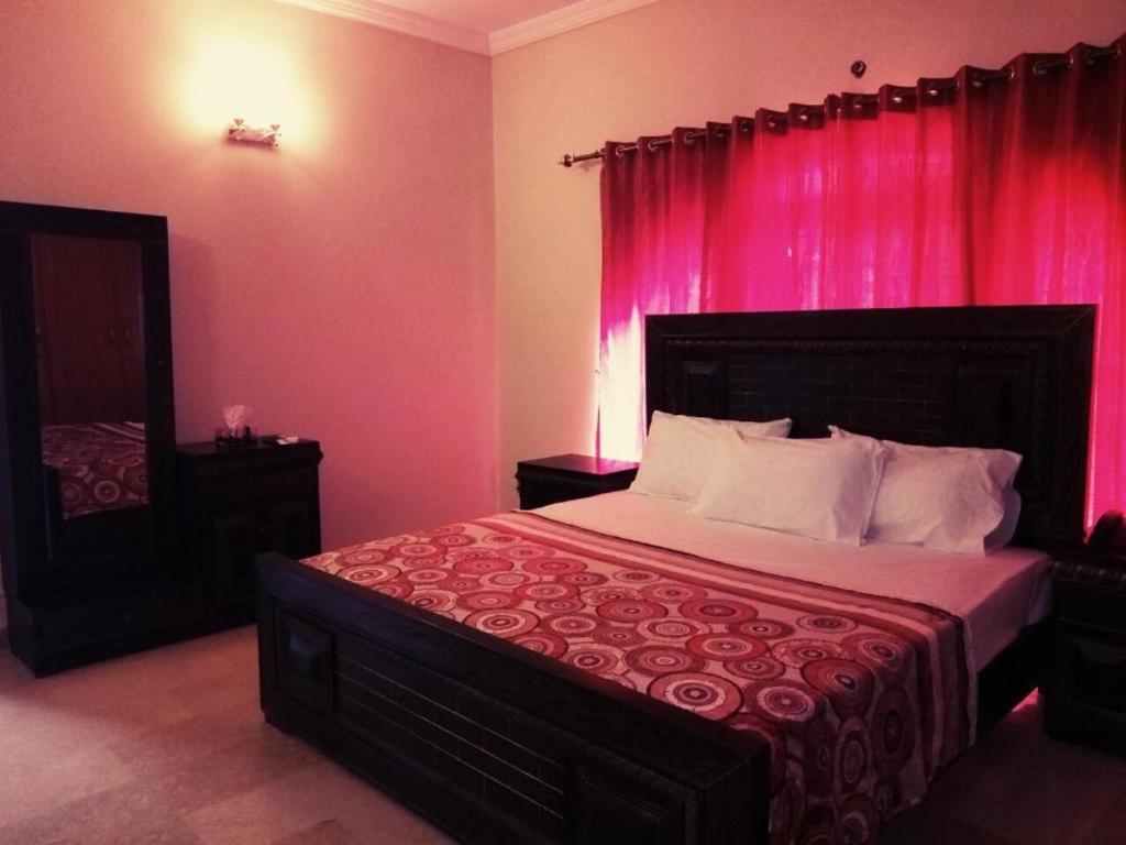 Royal Galaxy Bed & Breakfast Islamabad - For Families Only Exterior foto